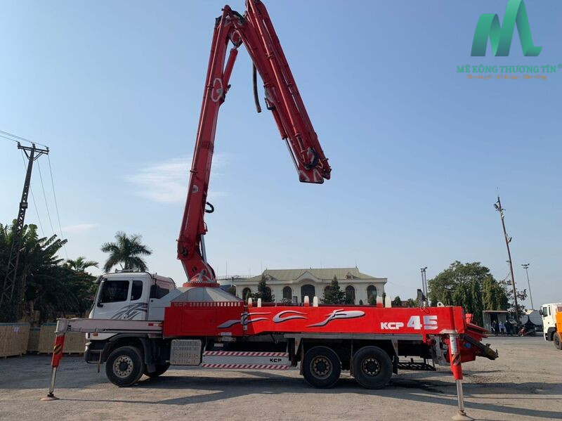 Trên thị trường có nhiều mẫu máy đổ bê tông tươi với giá thành đa dạng