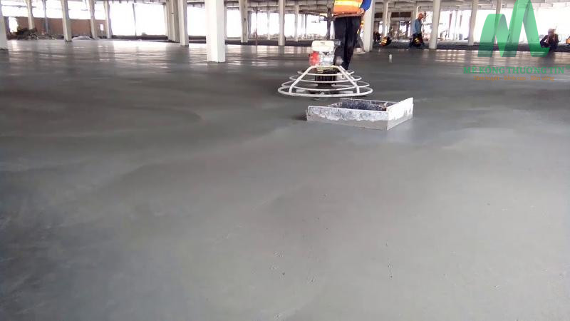 Các tạp chất trên bề mặt bê tông cần được loại bỏ nhanh chóng