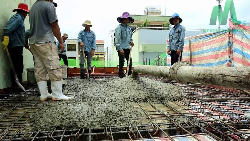 Nhiều người thắc mắc có nên đổ mái bằng bê tông tươi hay không vì nó vẫn tồn tại những nhược điểm cơ bản