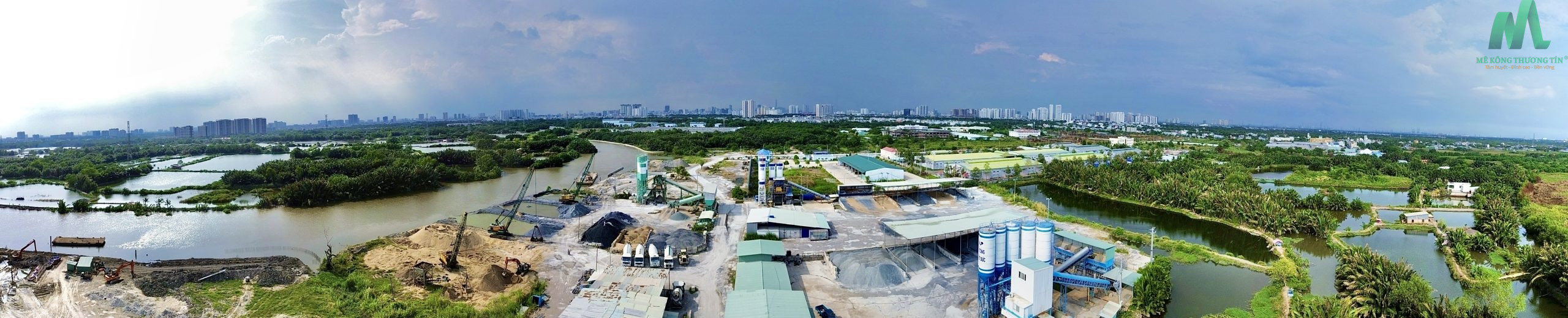 xe phun bê tông tươi