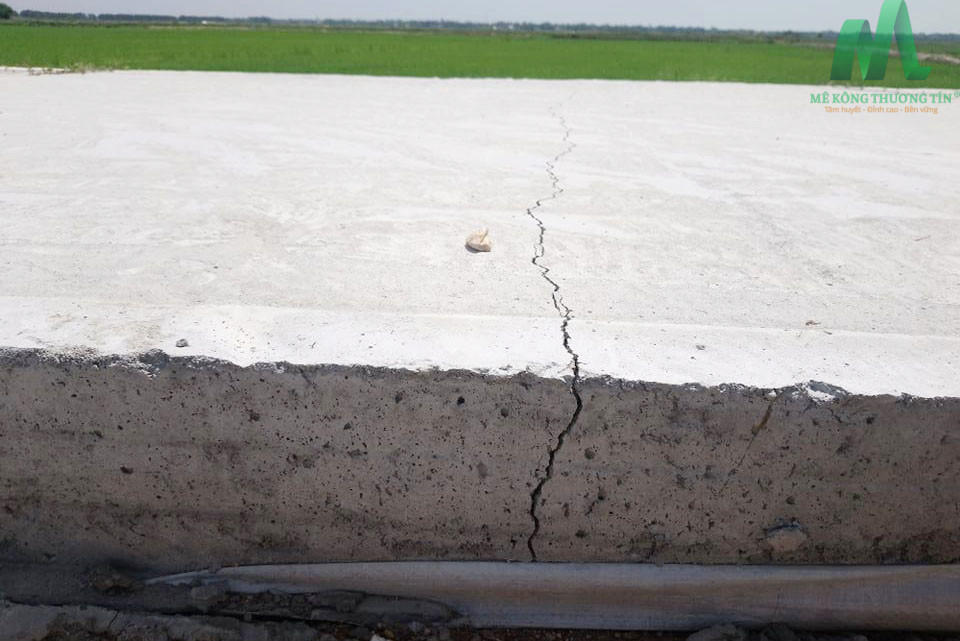 đổ bê tông tươi bị nứt