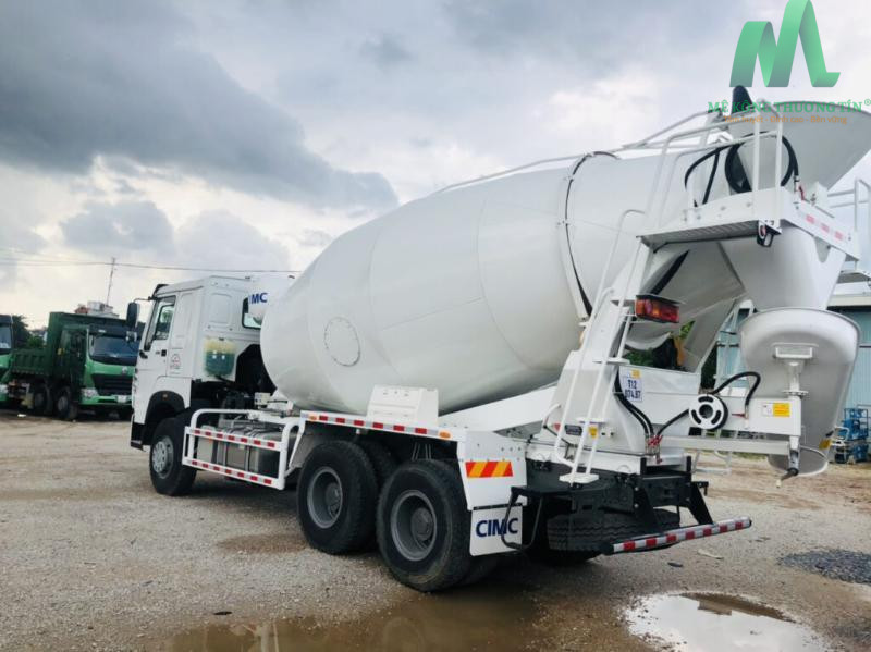 Giá của xe bơm bê tông ảnh hưởng bởi mẫu xe, công suất và thương hiệu