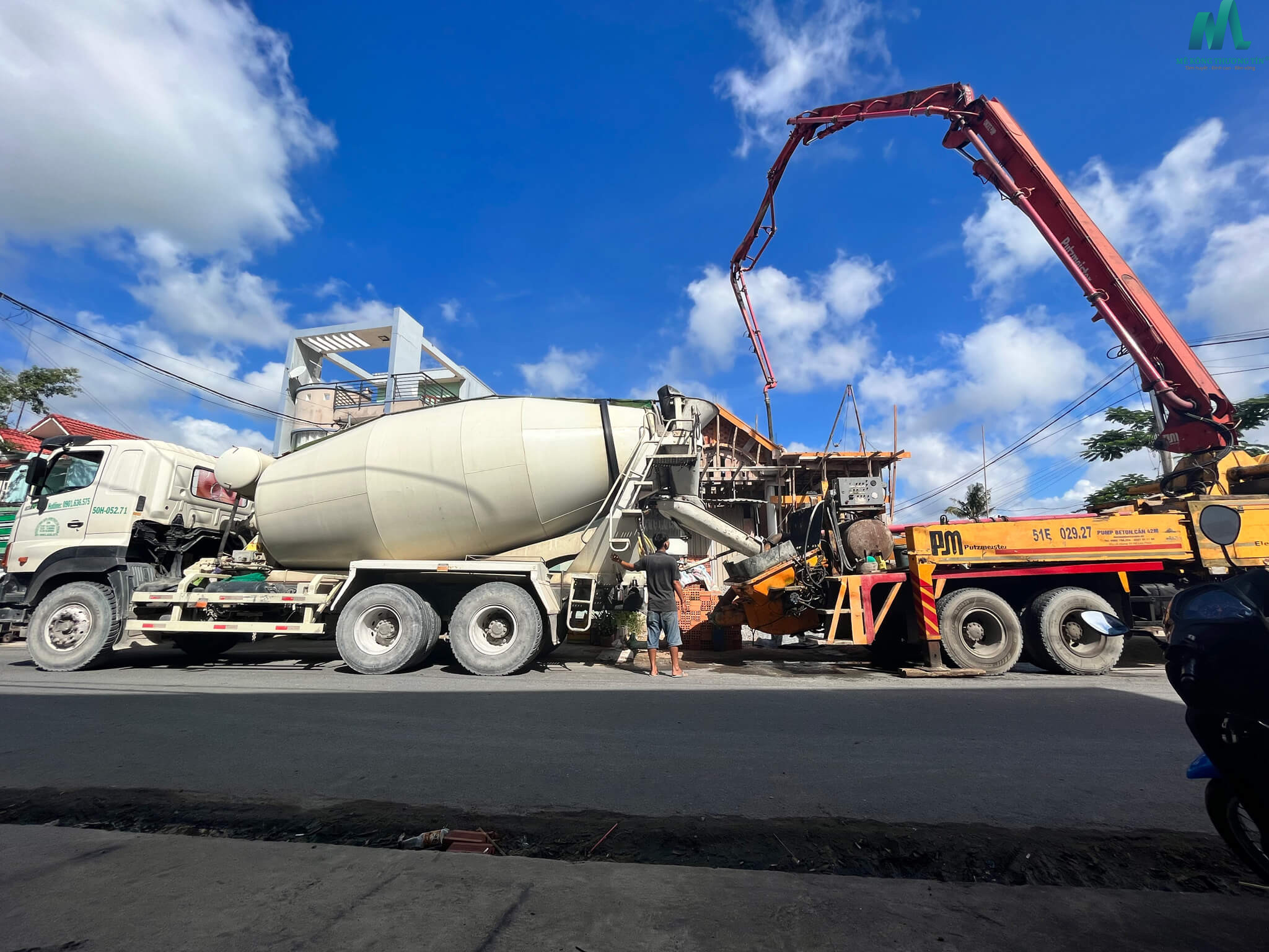 xe phun bê tông tươi