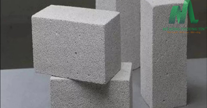 Một số chất phụ gia khác cũng được bổ sung vào để tăng cường tính chịu nhiệt