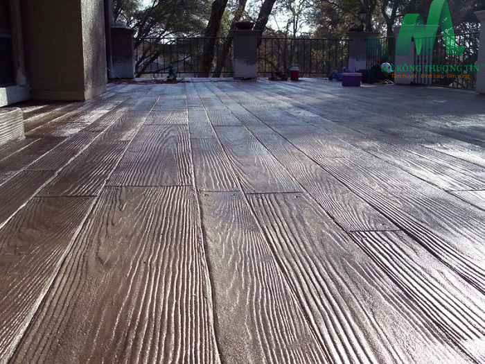 Vật liệu xây dựng được tạo hình với hoa văn mô phỏng vân gỗ