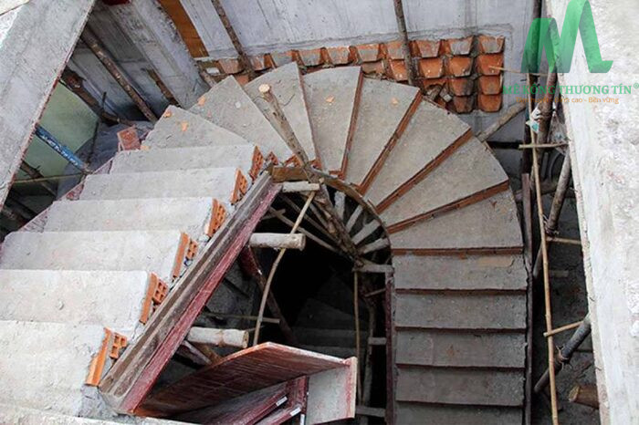 cách đóng cốp pha cầu thang