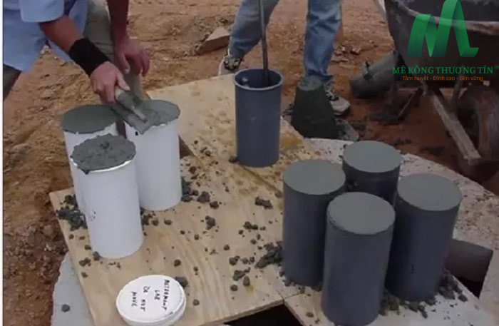 Lấy mẫu bê tông là quá trình thu thập một lượng bê tông từ công trình xây dựng để kiểm tra chất lượng