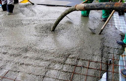 Nên chọn bê tông trộn tay khi khối lượng thi công nhỏ