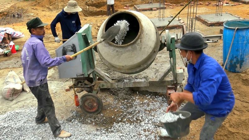 Bổ sung vật liệu khi trộn bê tông 