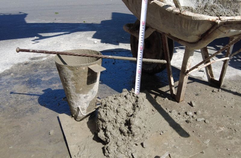 Kiểm tra lại độ sụt trước khi tiếp tục đổ 