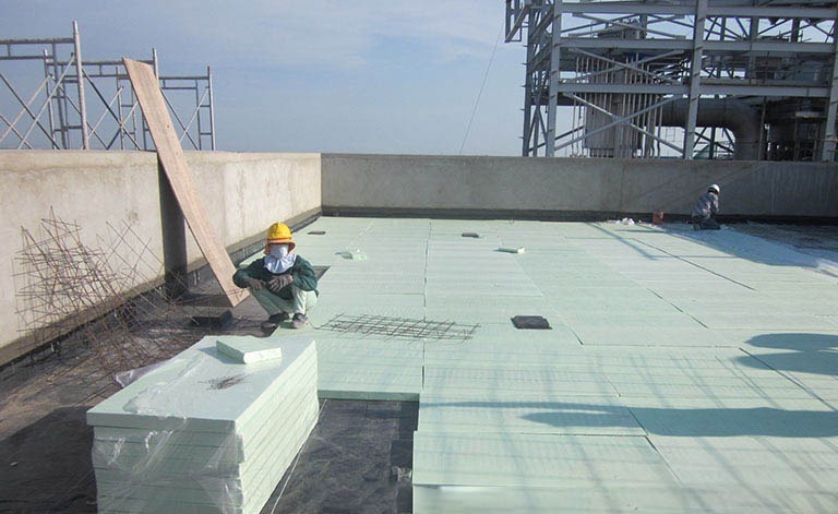 Chống nóng mái bê tông bằng xốp cách nhiệt 