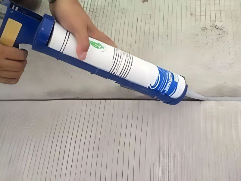 Bơm keo xử lý khe nứt 