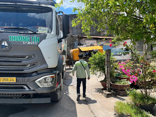 Xe đổ bê tông tươi quận 7 của Mê Kông Thương Tín