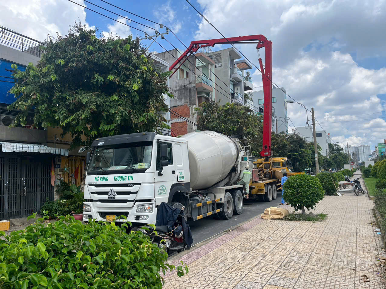 Xe bê tông tươi quận 8 của Mê Kông Thương Tín tại công trình
