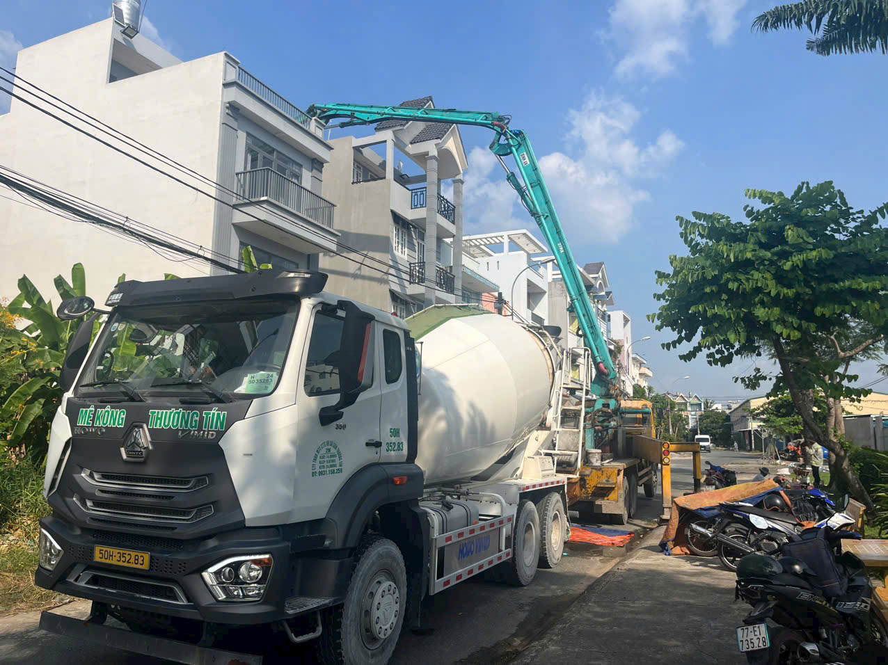 Bê Tông Tươi Quận 5: Giá Cả Cạnh Tranh, Cam Kết Đủ Mác Kỹ Thuật 4 Xe trộn bê tông tươi quận 5 của Mê Kông Thương Tín