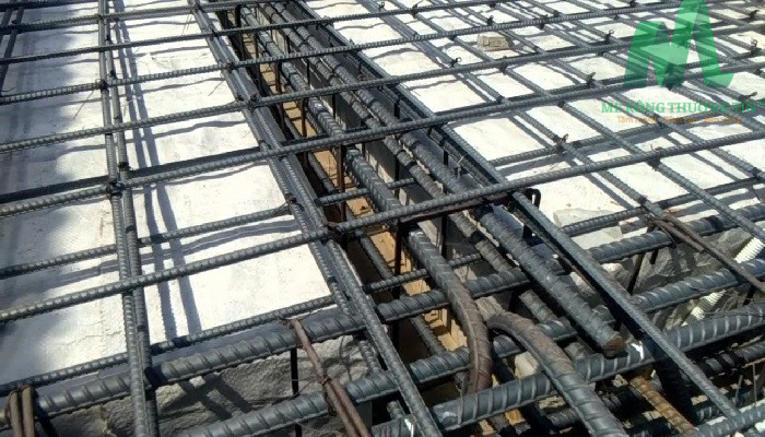 Thép chịu lực đặt trên hay dưới