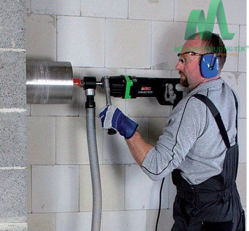 Trang bị bảo hộ khi thực hiện cách khoan rút lõi bê tông an toàn