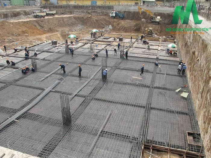 Đổ bê tông móng trong công trình