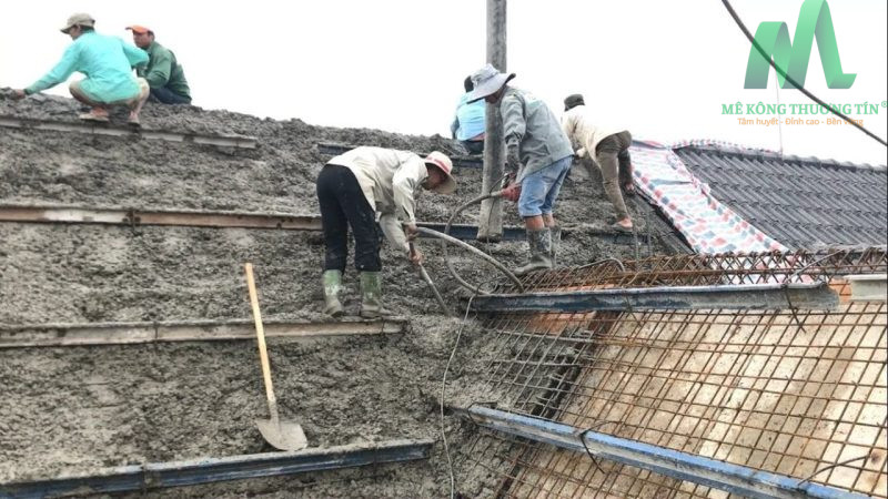 Đổ bê tông sàn mái cần chú ý đến chống thấm và hạn chế nứt