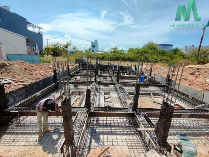Thi công móng đơn lệch tâm và gia cố nền đất
