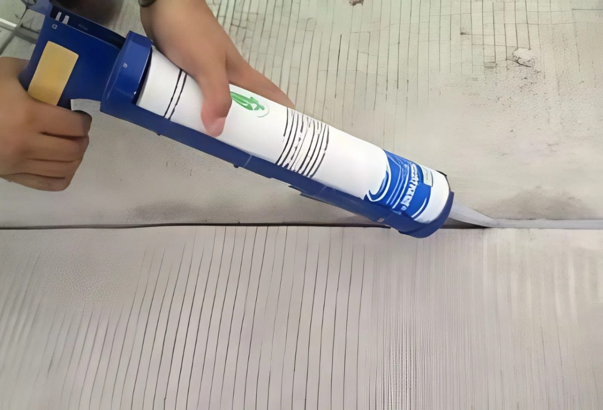 chong-tham-khe-nut-be-tong-3 (1) Bơm keo xử lý khe nứt