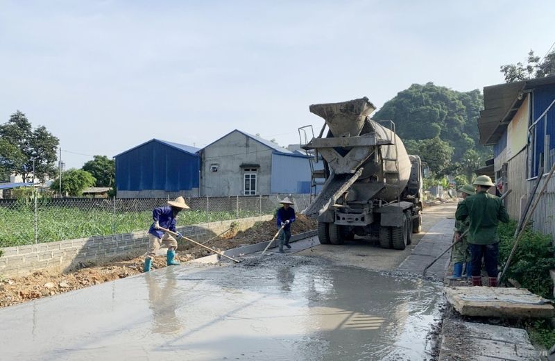 Thi công làm đường dân sinh