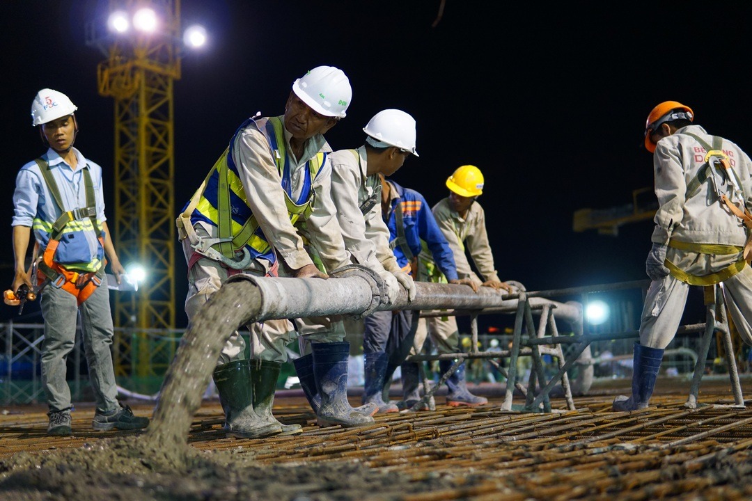Đổ bê tông và xử lý bề mặt công nghiệp