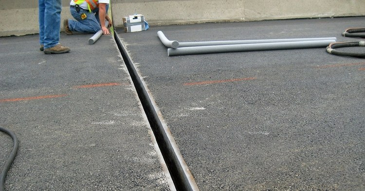 Xử lý mạch ngừng bê tông bằng vật liệu kết nối