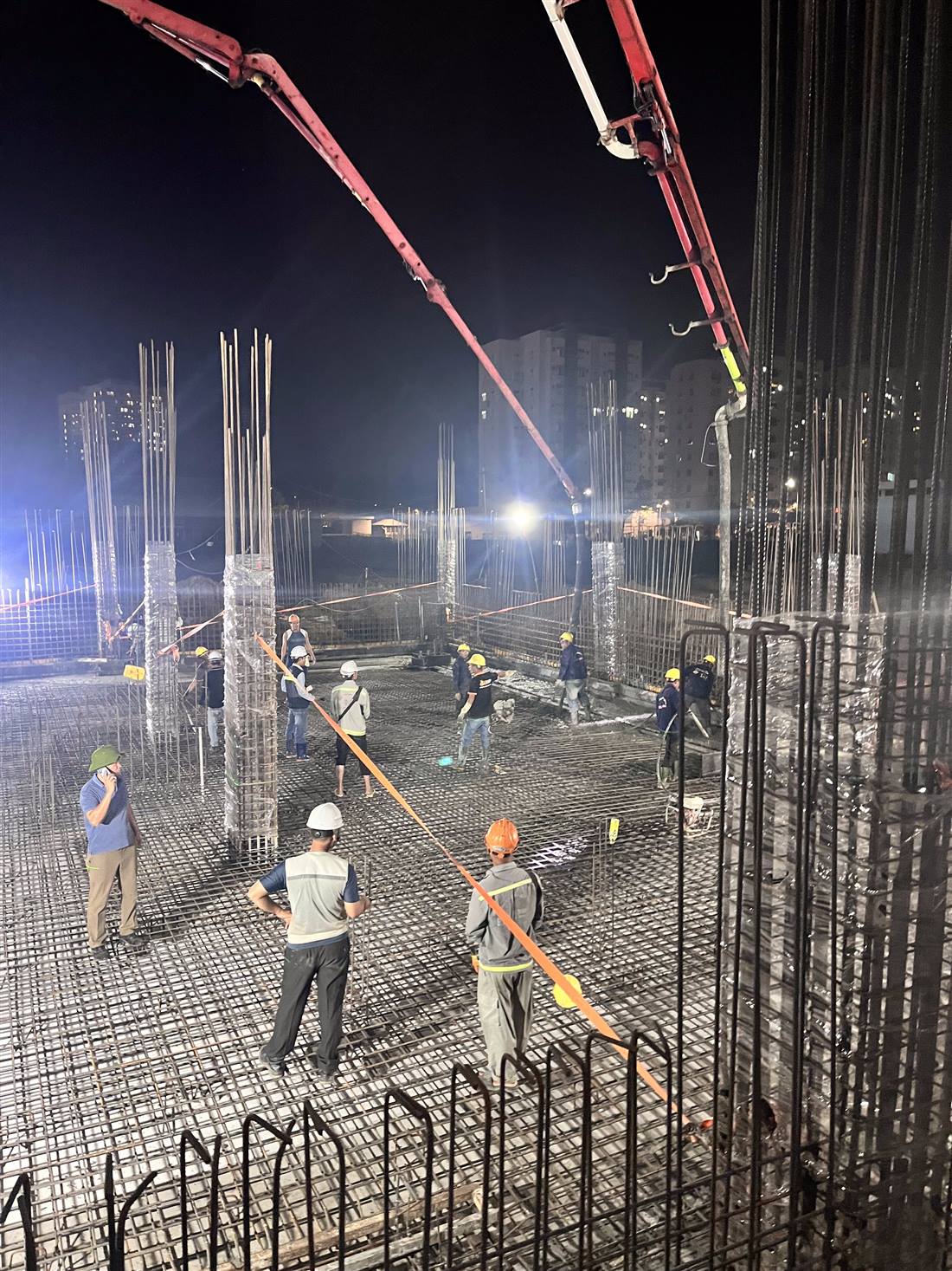 Đổ bê tông móng nhà xưởng tại KCN Hiệp Phước