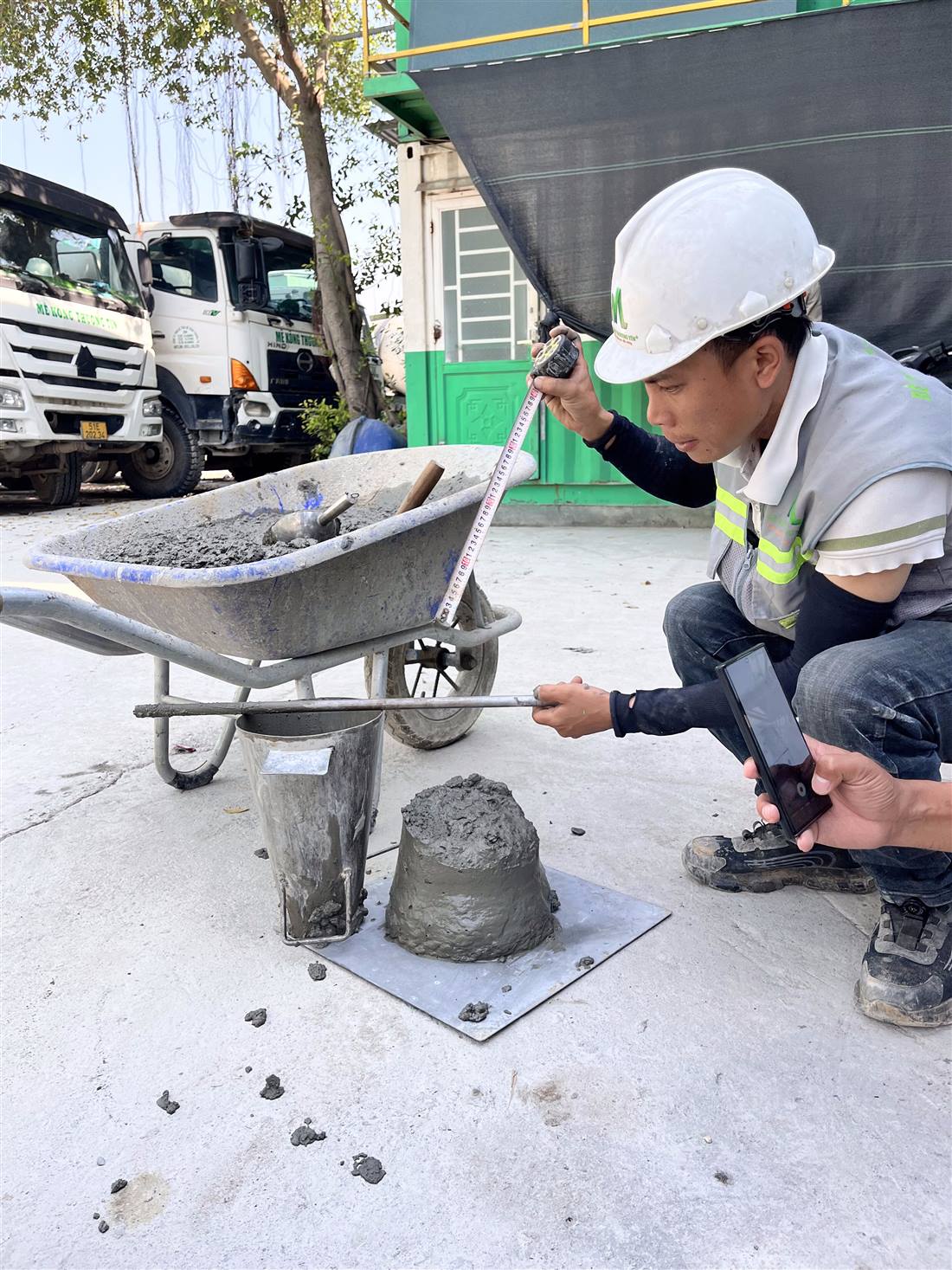 Kiểm tra độ sụt bê tông tươi Mê Kông Thương Tín tại Long An
